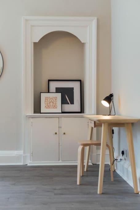 Stylish Stirling Apartment - Free Parking Exterior photo