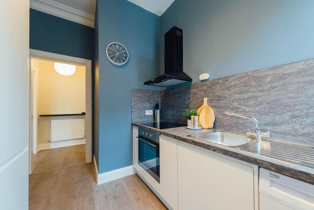 Stylish Stirling Apartment - Free Parking Exterior photo